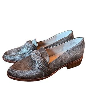 Lien Do New no Box Distressed Metallic Silver/Gray Leather Loafer. Sz 6.5